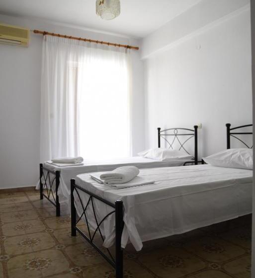 エコノミー4人部屋, Antony S Complex