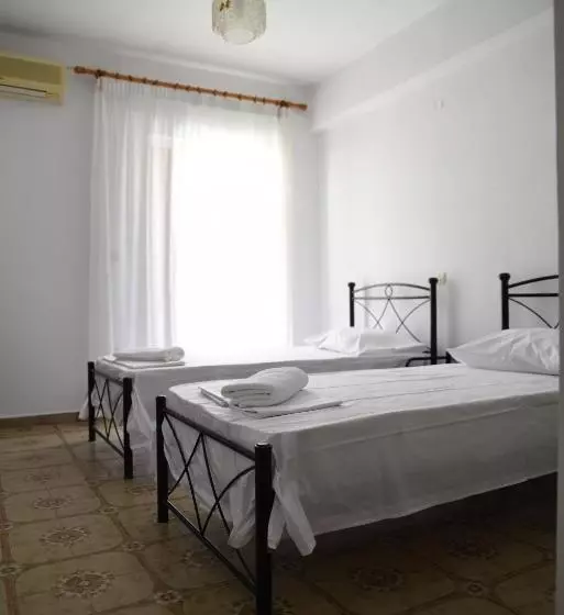 Economy Quadruple Room, Antony S Complex