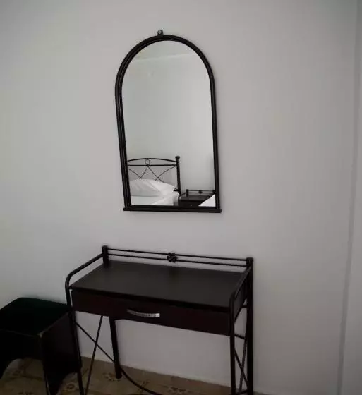 Economy Quadruple Room, Antony S Complex