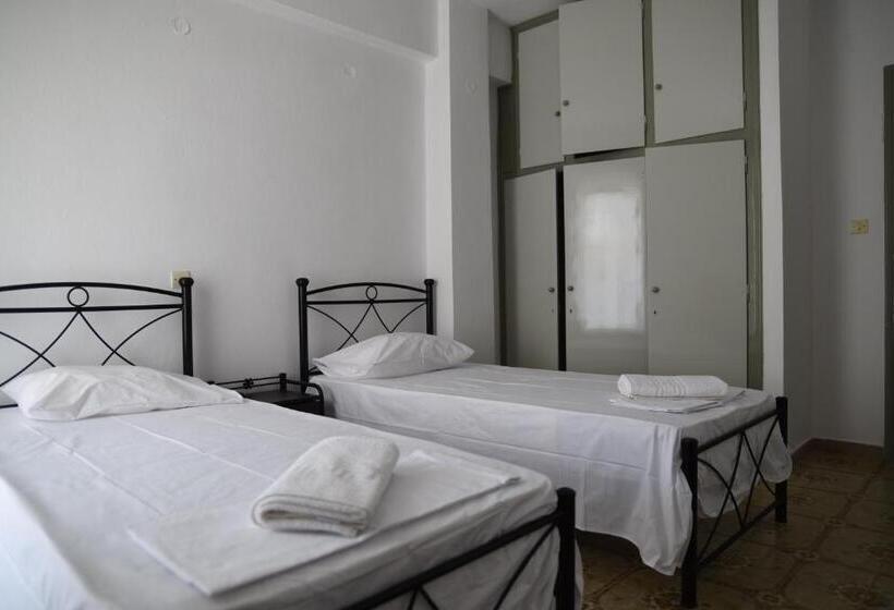 Habitación Cuádruple Economy, Antony S Complex