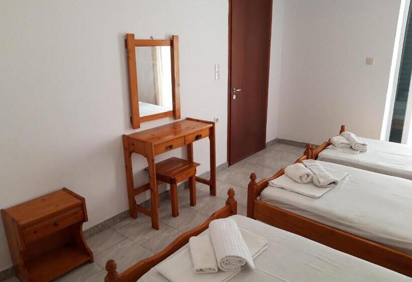 エコノミー4人部屋, Antony S Complex