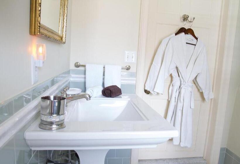 جناح عائلي, Inn At Glencairn