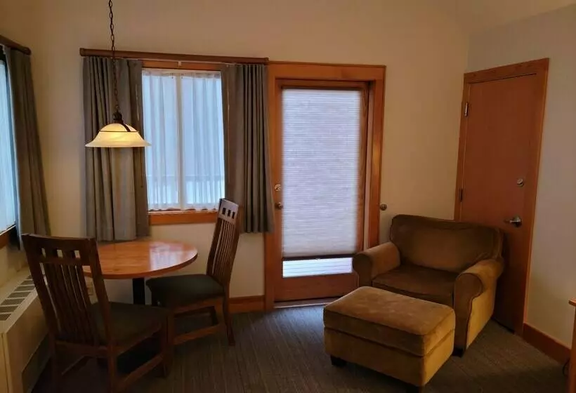 キングサイズベッドのスタンダードルーム, Minnewaska Lodge