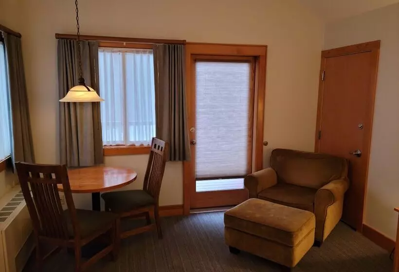 キングサイズベッドのスタンダードルーム, Minnewaska Lodge