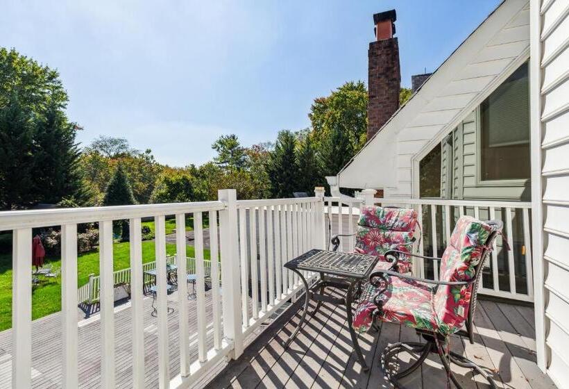 جناح, The Columbia Inn At Peralynna