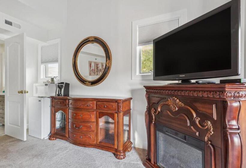 جناح, The Columbia Inn At Peralynna