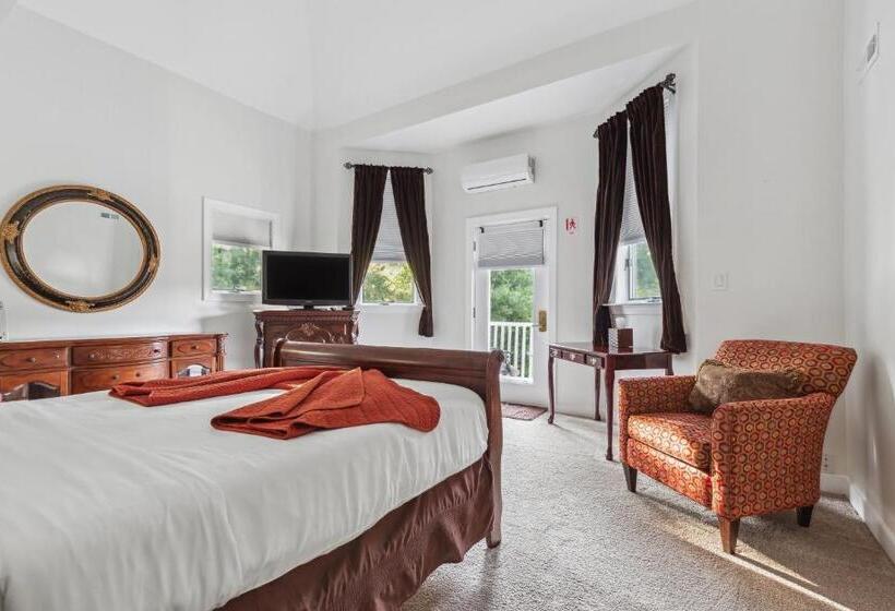 جناح, The Columbia Inn At Peralynna