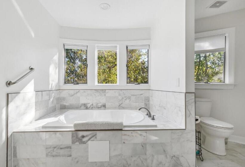 غرفة دور أخير, The Columbia Inn At Peralynna