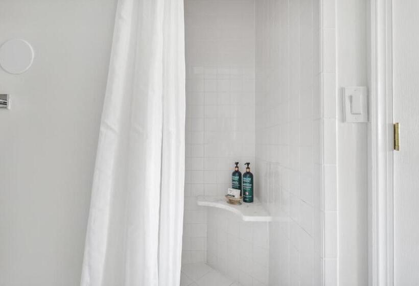 جناح, The Columbia Inn At Peralynna