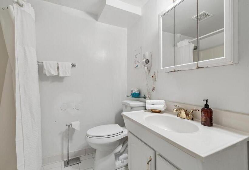 جناح عائلي, The Columbia Inn At Peralynna