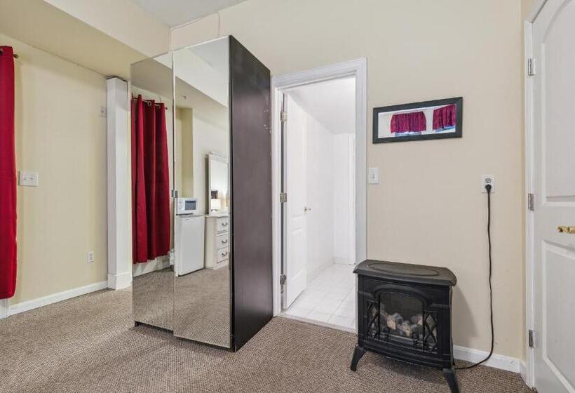 جناح عائلي, The Columbia Inn At Peralynna