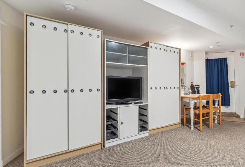 جناح عائلي, The Columbia Inn At Peralynna