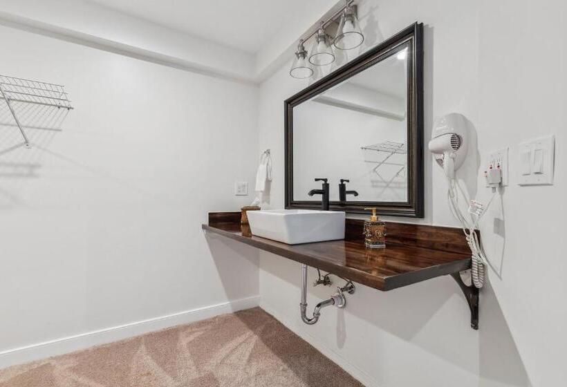 جناح رئاسى, The Columbia Inn At Peralynna