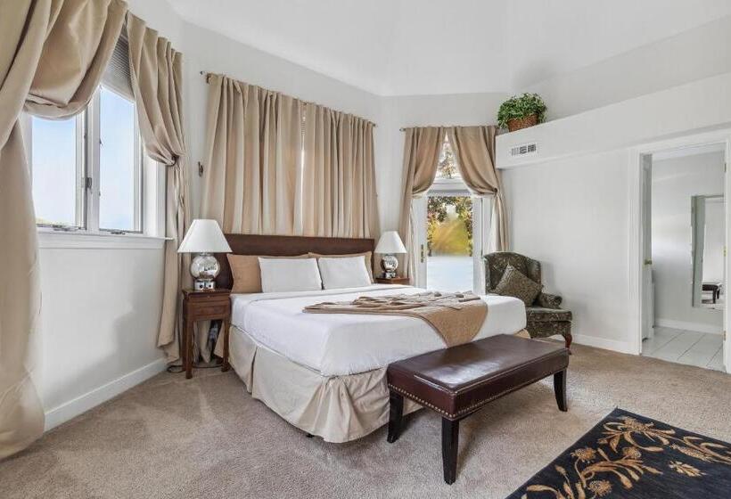 جناح, The Columbia Inn At Peralynna