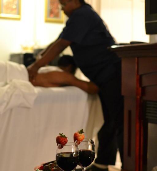 جناح, The Columbia Inn At Peralynna