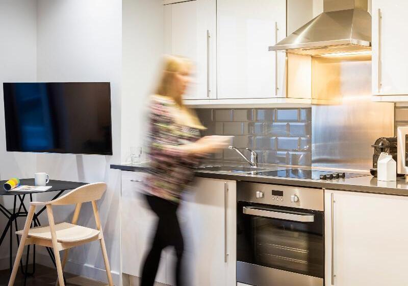 Студия Стандарт, Aparthotel Adagio London Brentford