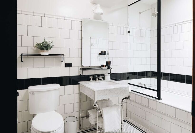 سوییت جونیور, Chicago Athletic Association, Part Of Hyatt