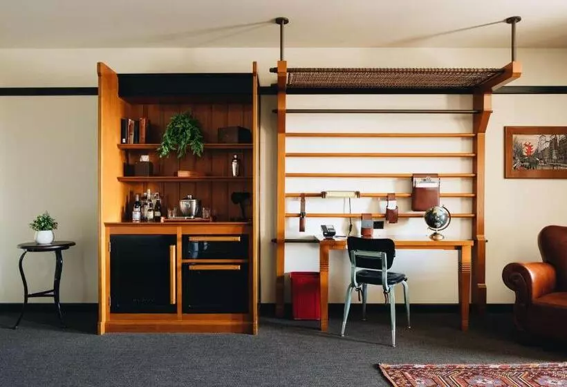 キングサイズベッドのジュニアスイート, Chicago Athletic Association, Part Of Hyatt