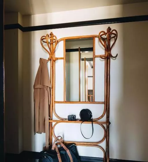 キングサイズベッドのジュニアスイート, Chicago Athletic Association, Part Of Hyatt