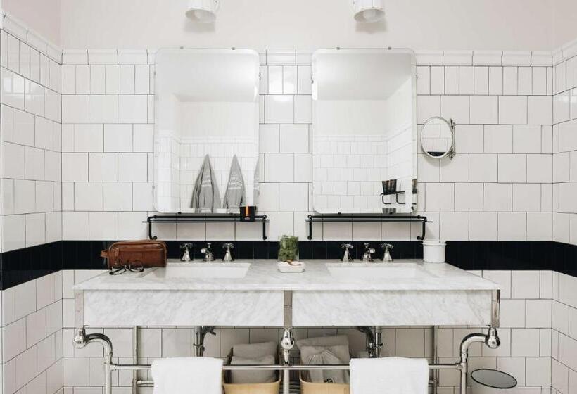 سوئیت جونیور با تخت بزرگ, Chicago Athletic Association, Part Of Hyatt