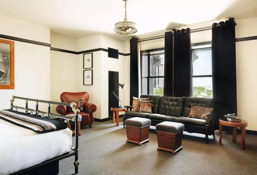 キングサイズベッドのジュニアスイート, Chicago Athletic Association, Part Of Hyatt
