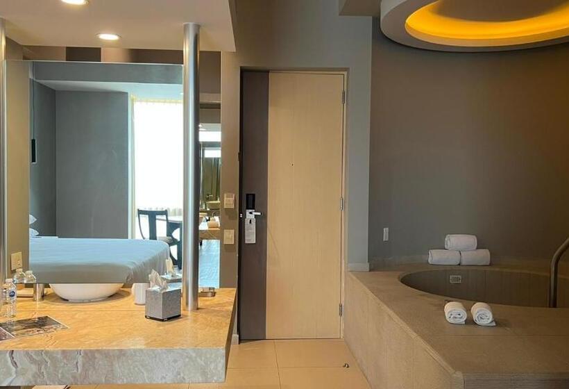 キングサイズベッドのスイートルーム, Ramada By Wyndham Mexico City Santa Fe