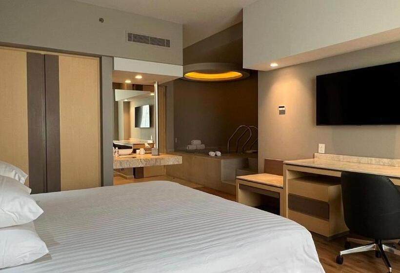 キングサイズベッドのスイートルーム, Ramada By Wyndham Mexico City Santa Fe
