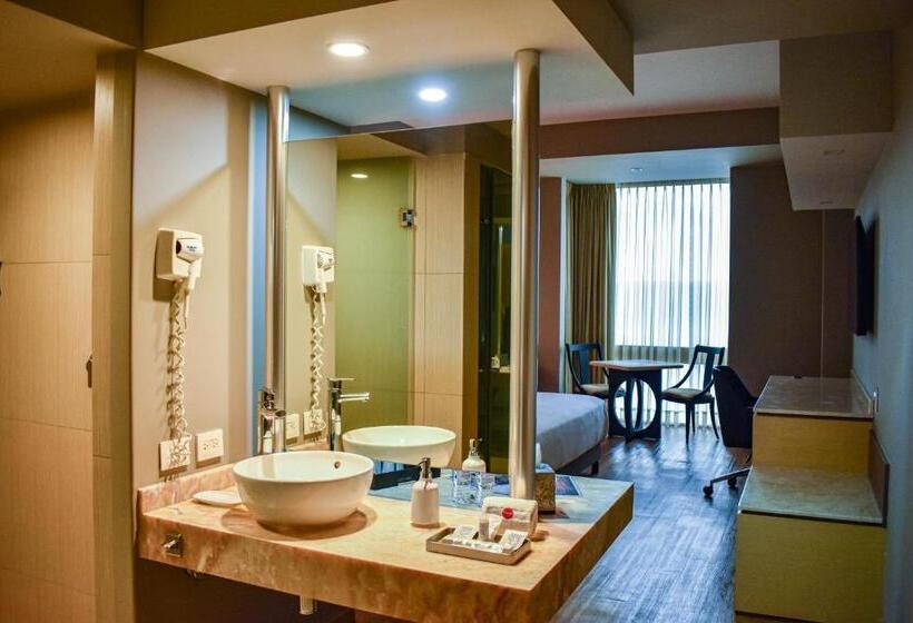 キングサイズベッドのスタンダードルーム, Ramada By Wyndham Mexico City Santa Fe