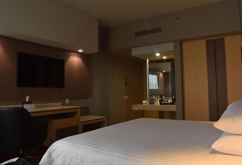キングサイズベッドのスタンダードルーム, Ramada By Wyndham Mexico City Santa Fe