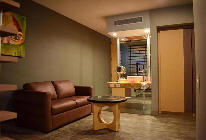 キングサイズベッドのスイートルーム, Ramada By Wyndham Mexico City Santa Fe