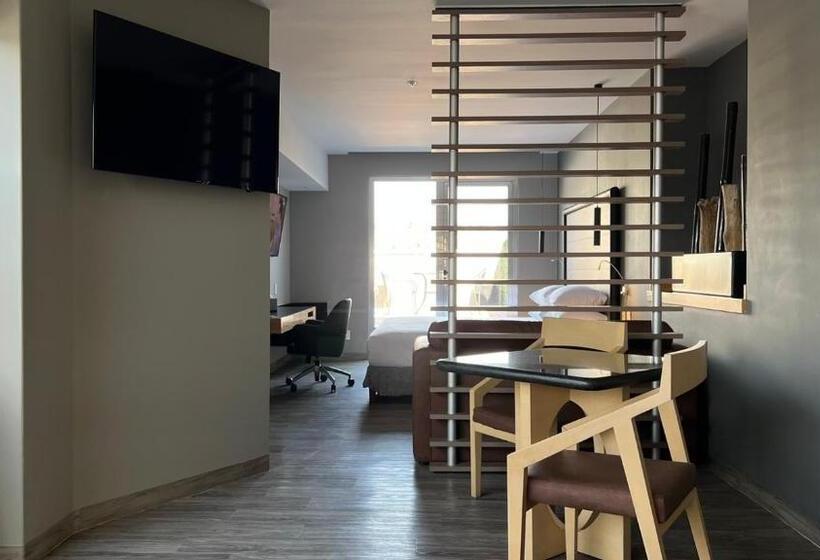 キングサイズベッドのスイートルーム, Ramada By Wyndham Mexico City Santa Fe