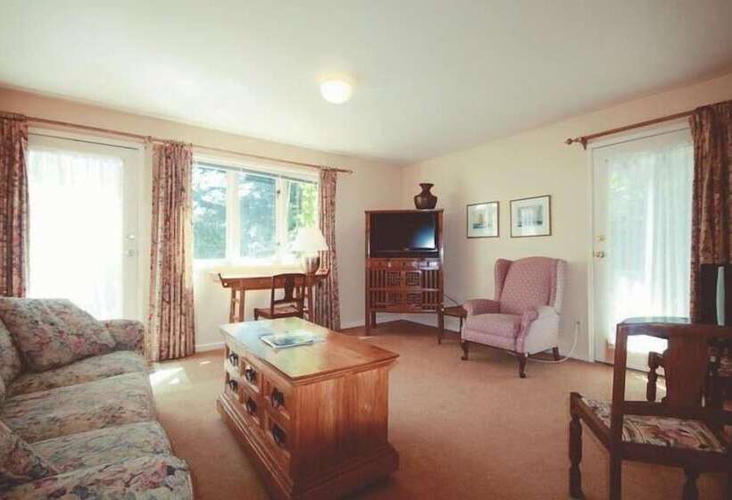 جناح ديلوكس, Spinnakers Brewpub & Guesthouses