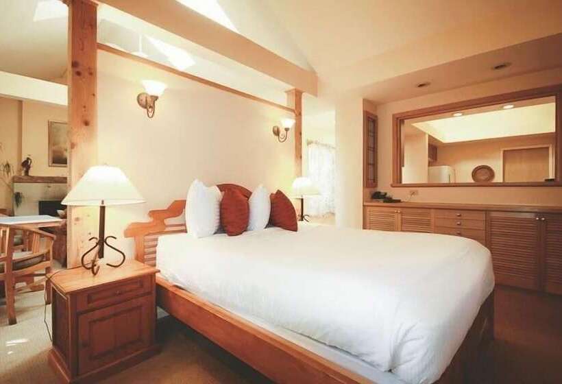 جناح ديلوكس, Spinnakers Brewpub & Guesthouses