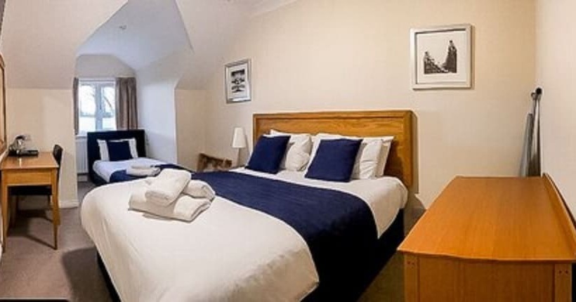 חדר משפחתי, The Angel