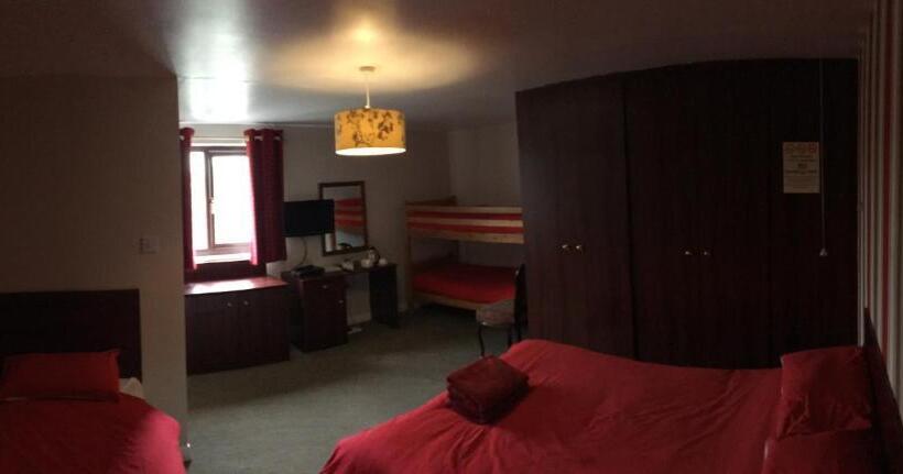 غرفة قياسية رباعية, The White Horse