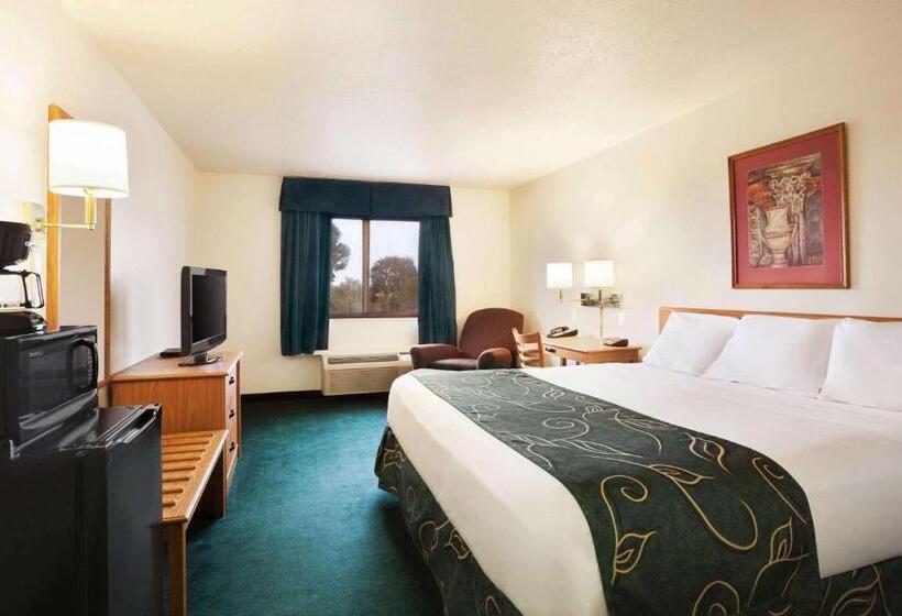 غرفة قياسية سرير كينج, Travelodge By Wyndham Vaughn