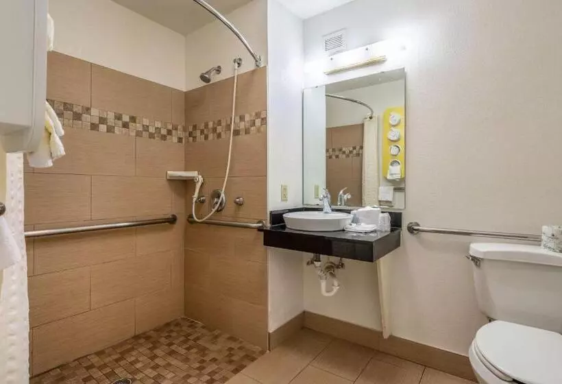 身障者適用キングサイズベッドルーム, Motel 6 Rocky Mount, Nc