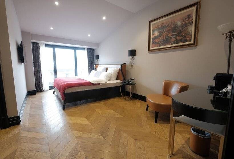 Superior Room with Views