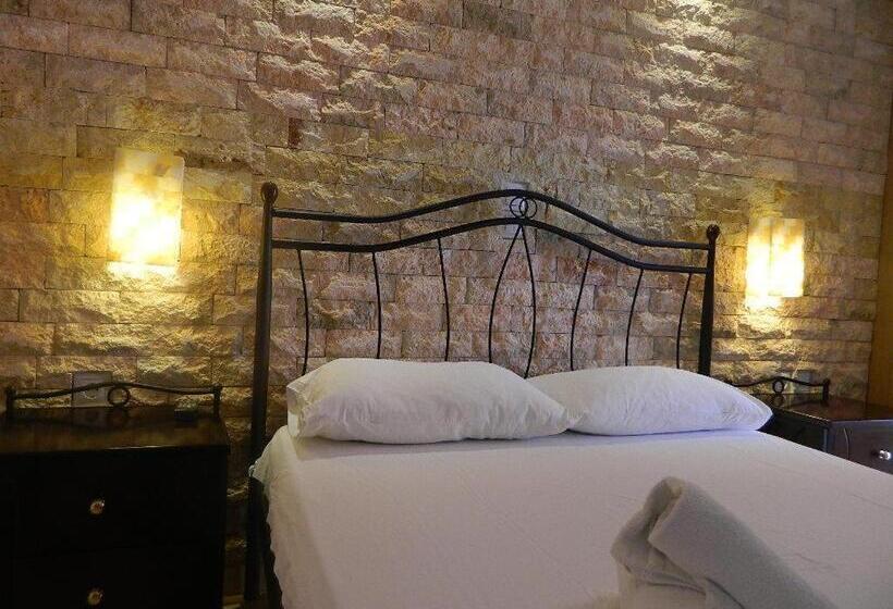 Standard Studio, Acti Plaka