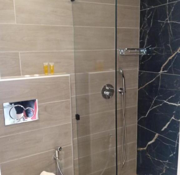 Standard Studio, Acti Plaka