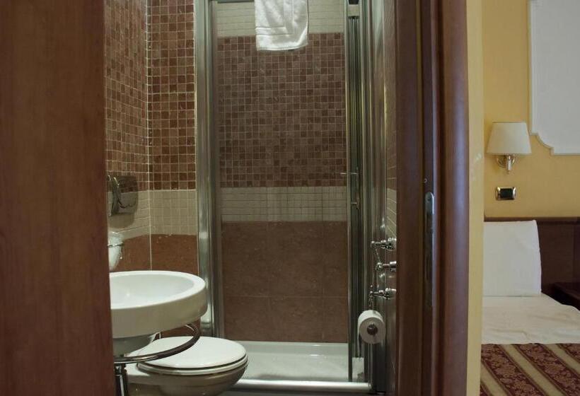 חדר סטנדרטי לחמישה אנשים, Clara Domus