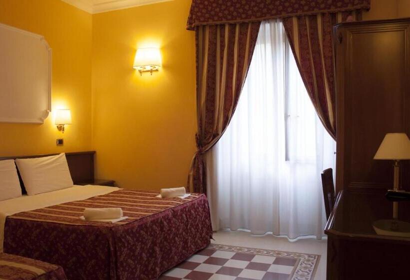 חדר סטנדרט לשלושה, Clara Domus