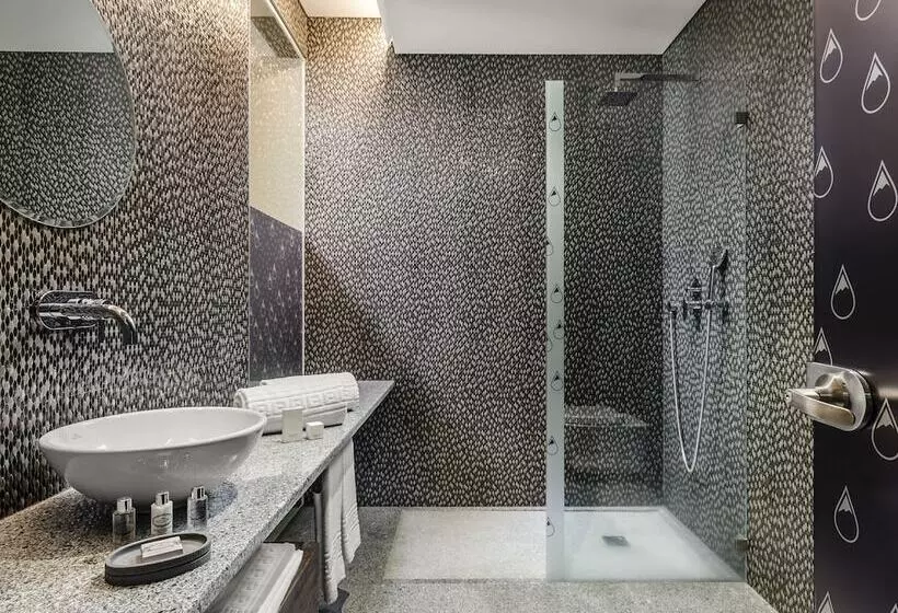 2 Bedroom Deluxe Apartment