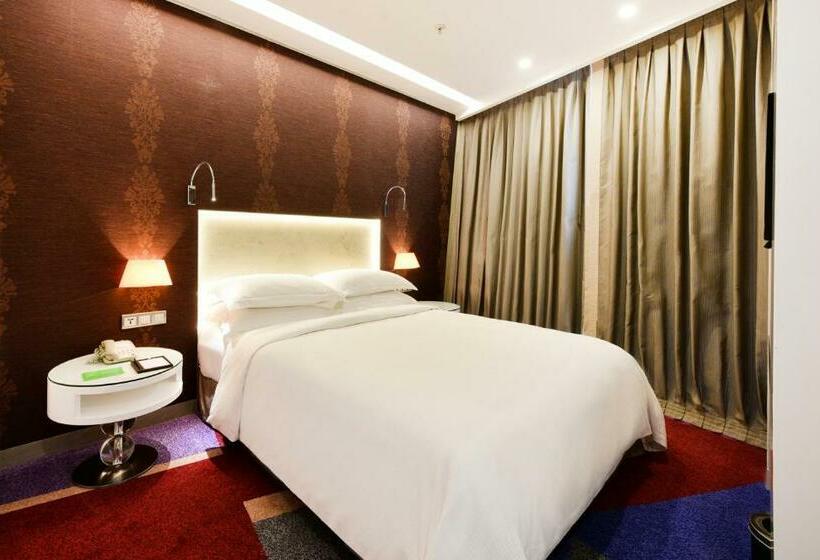 베이직 스튜디오, Burgu Arjaan By Rotana