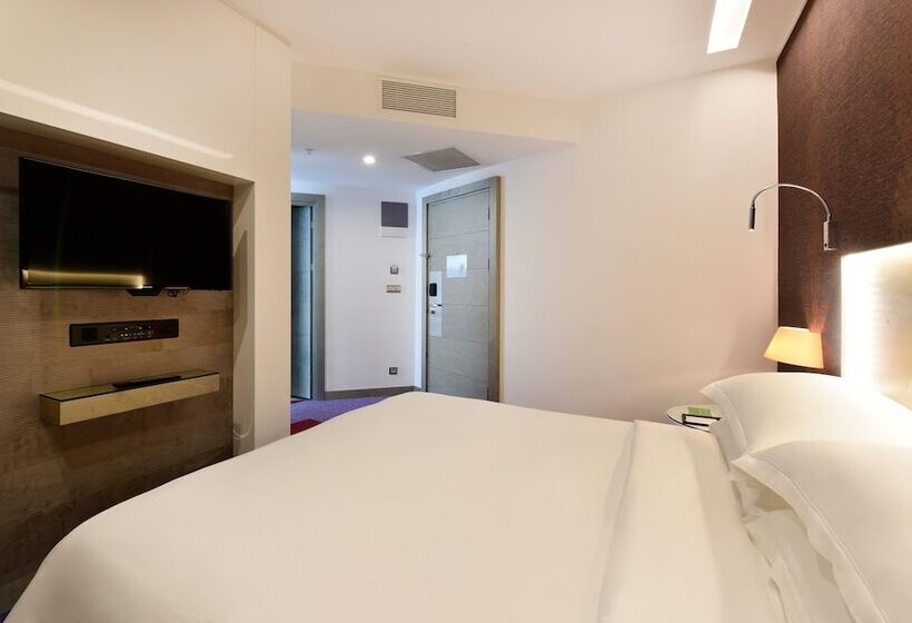 베이직 스튜디오, Burgu Arjaan By Rotana