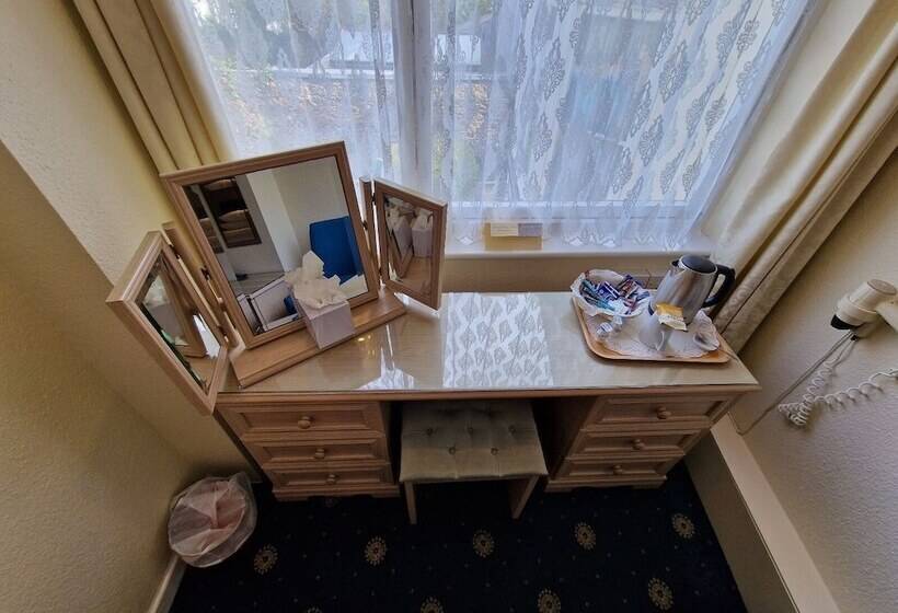 Номер Стандарт, Grange Lodge