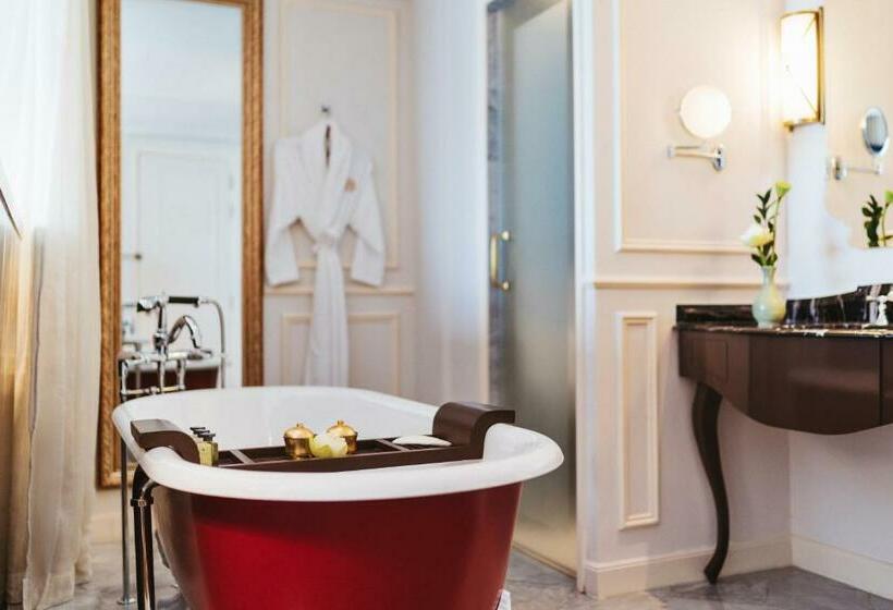 اتاق لوکس با تخت بزرگ, Des Arts Saigon Mgallery Collection