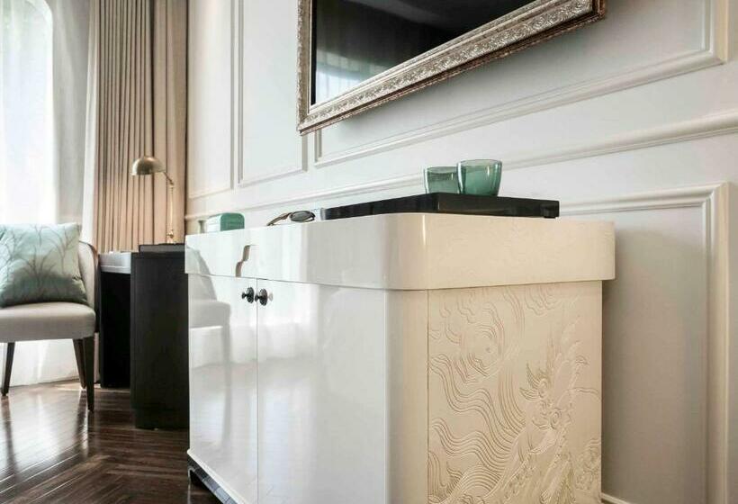 اتاق لوکس با تخت بزرگ, Des Arts Saigon Mgallery Collection