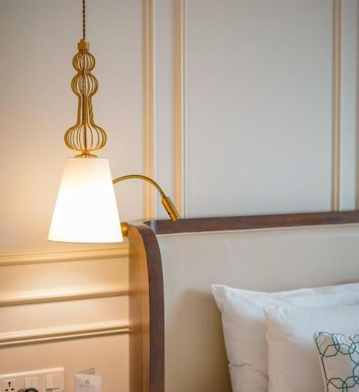 اتاق لوکس با تخت بزرگ, Des Arts Saigon Mgallery Collection