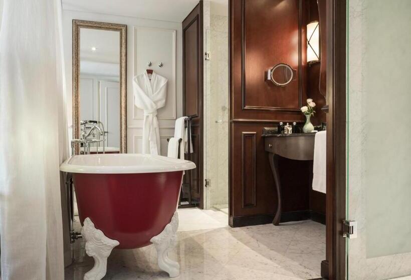 اتاق لوکس با تخت بزرگ, Des Arts Saigon Mgallery Collection